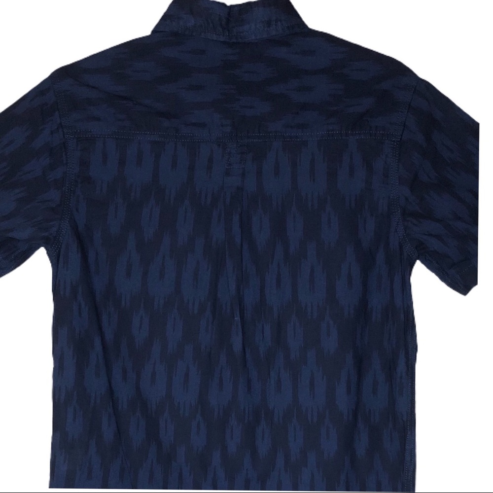 Earthbound Trading Blue Button Down Shirt Men’s Small Ikat Animal Print Cotton - Picture 4 of 7